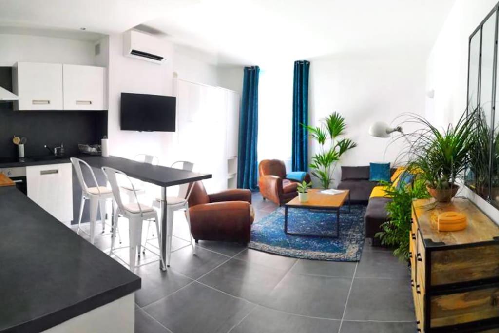 Beautifully Bright Apartment In Old Town Saint-Tropez Esterno foto