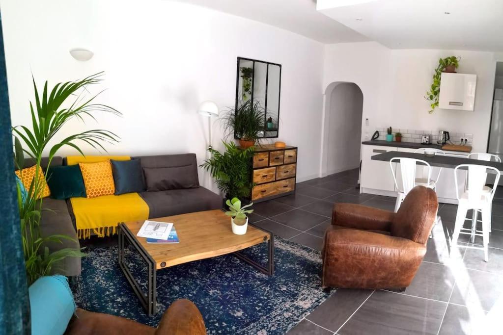 Beautifully Bright Apartment In Old Town Saint-Tropez Esterno foto
