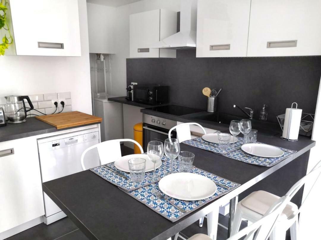 Beautifully Bright Apartment In Old Town Saint-Tropez Esterno foto
