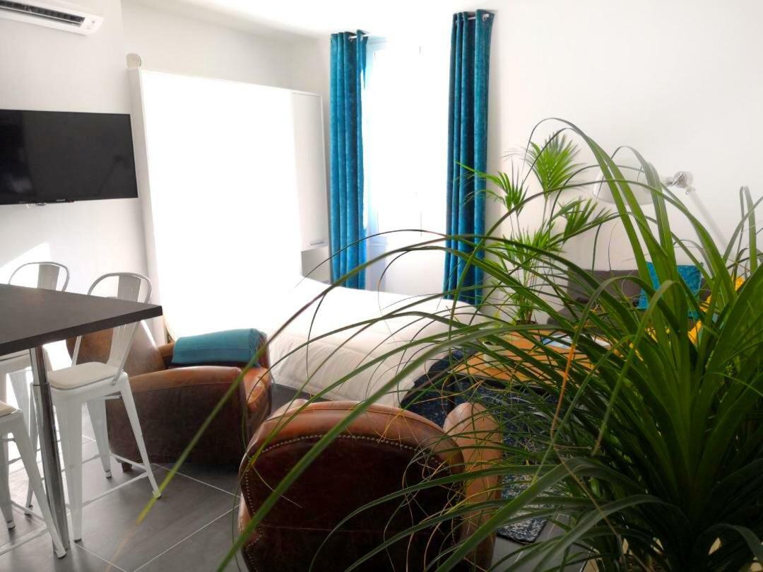 Beautifully Bright Apartment In Old Town Saint-Tropez Esterno foto