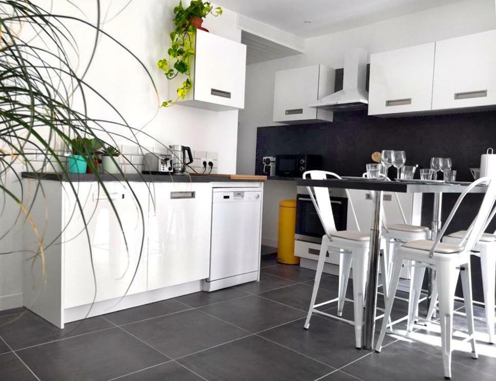 Beautifully Bright Apartment In Old Town Saint-Tropez Esterno foto