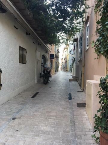 Beautifully Bright Apartment In Old Town Saint-Tropez Esterno foto